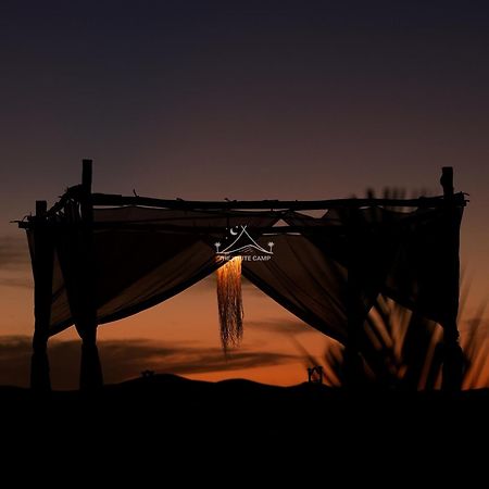 The White Camp - Your Merzouga Luxury Desert Camp & Erg Chebbi Dunes Camel Riding Ngoại thất bức ảnh