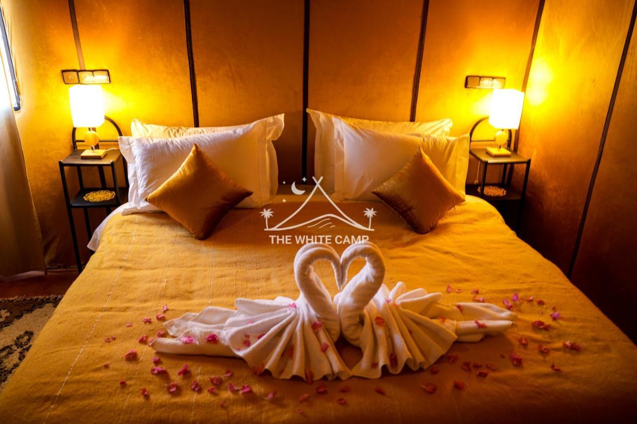The White Camp - Your Merzouga Luxury Desert Camp & Erg Chebbi Dunes Camel Riding Ngoại thất bức ảnh