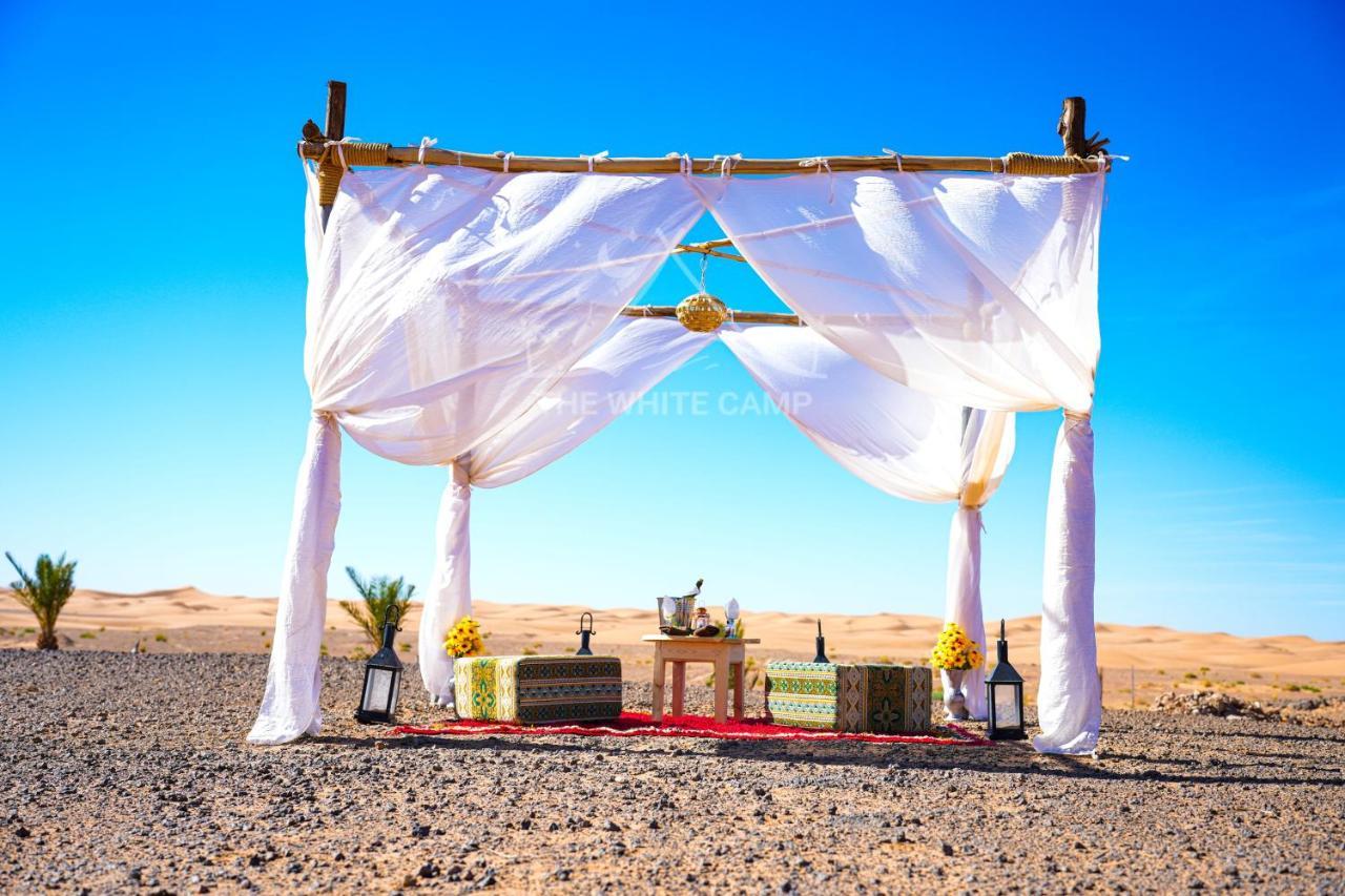 The White Camp - Your Merzouga Luxury Desert Camp & Erg Chebbi Dunes Camel Riding Ngoại thất bức ảnh