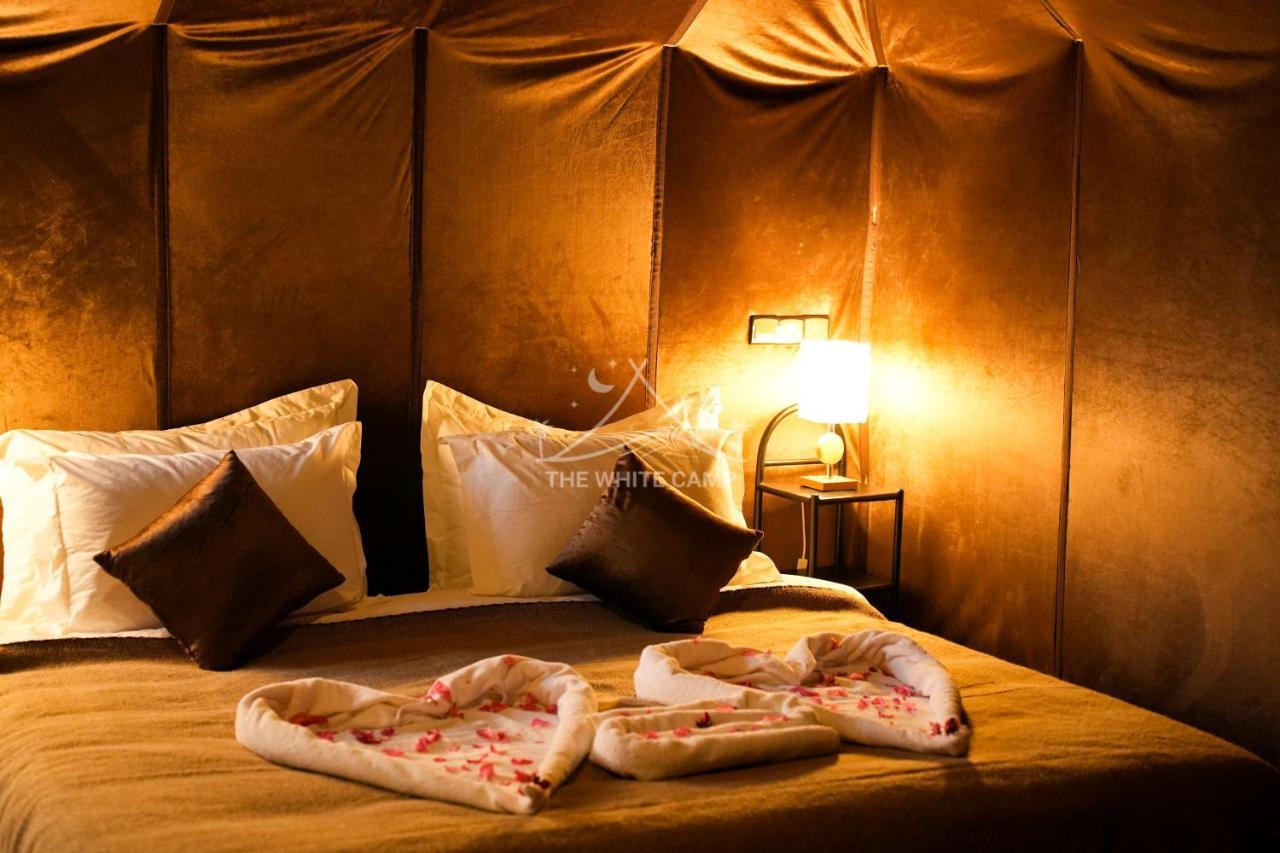 The White Camp - Your Merzouga Luxury Desert Camp & Erg Chebbi Dunes Camel Riding Ngoại thất bức ảnh