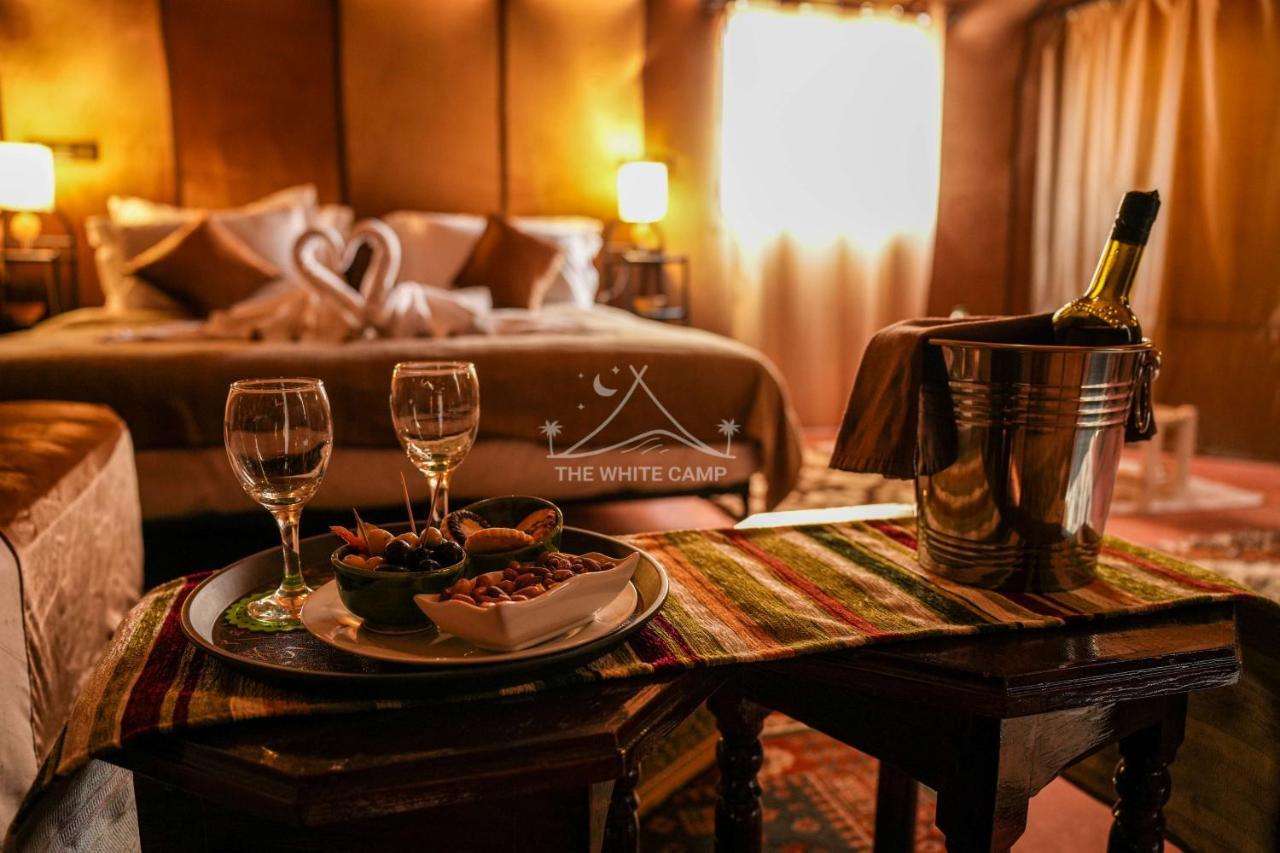 The White Camp - Your Merzouga Luxury Desert Camp & Erg Chebbi Dunes Camel Riding Ngoại thất bức ảnh