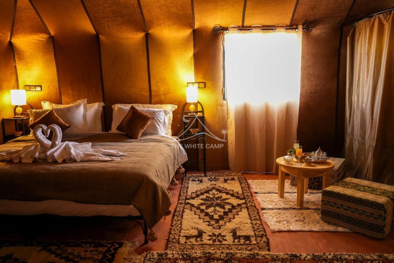 The White Camp - Your Merzouga Luxury Desert Camp & Erg Chebbi Dunes Camel Riding Ngoại thất bức ảnh