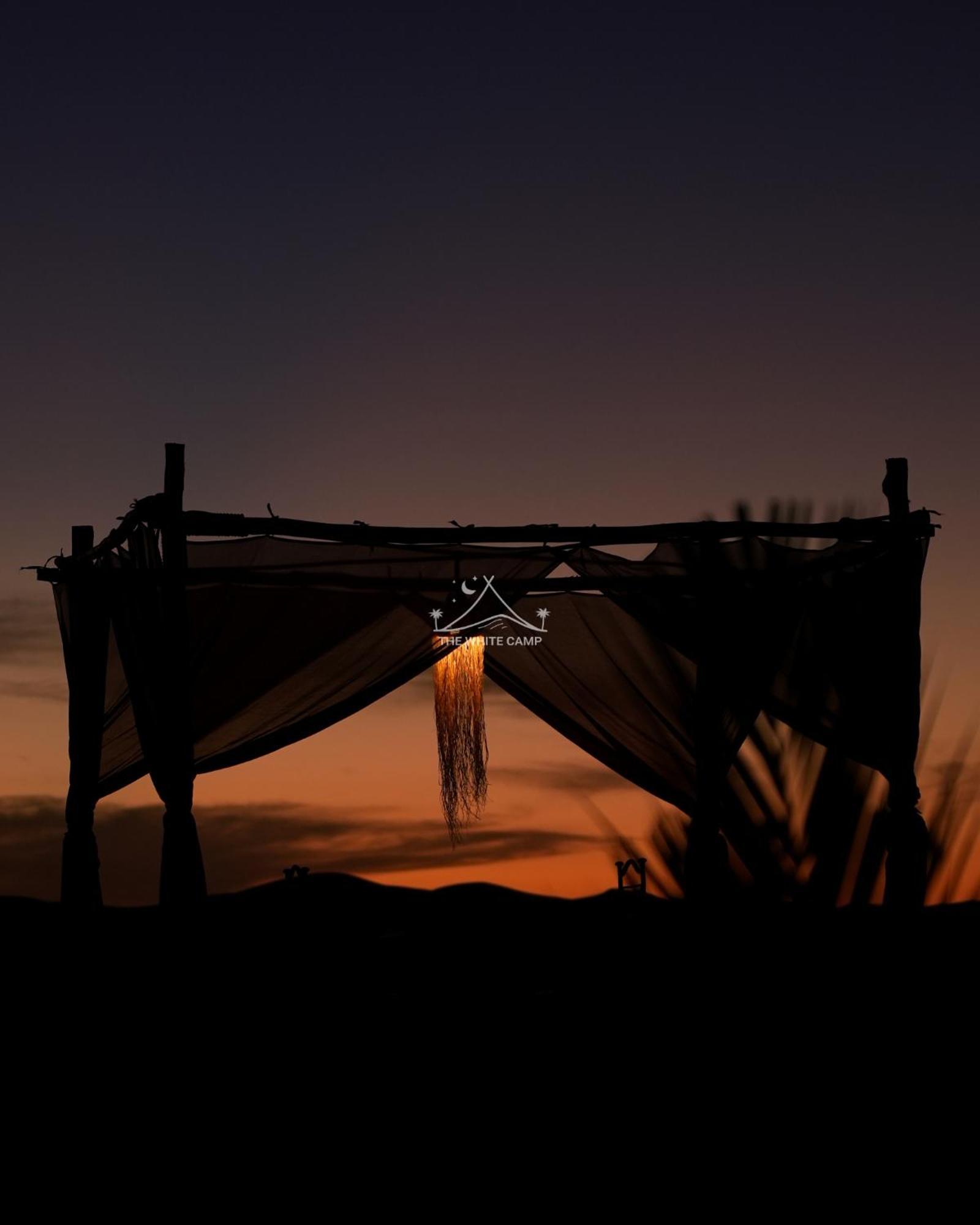 The White Camp - Your Merzouga Luxury Desert Camp & Erg Chebbi Dunes Camel Riding Ngoại thất bức ảnh