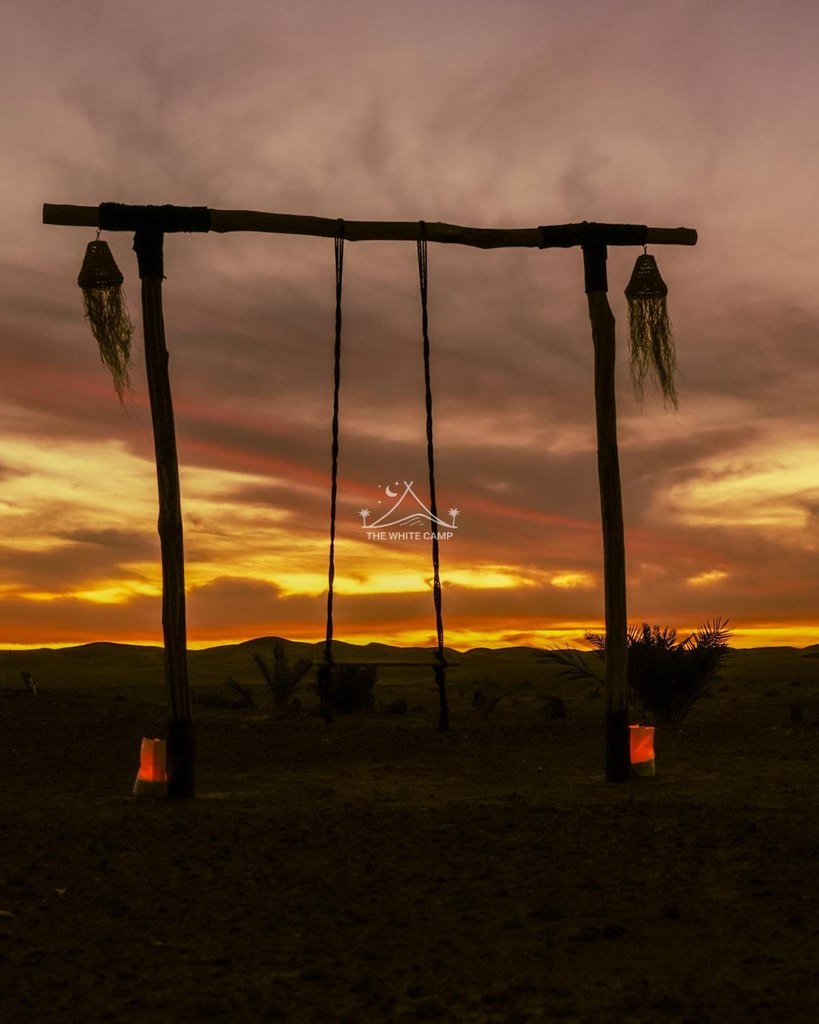 The White Camp - Your Merzouga Luxury Desert Camp & Erg Chebbi Dunes Camel Riding Ngoại thất bức ảnh