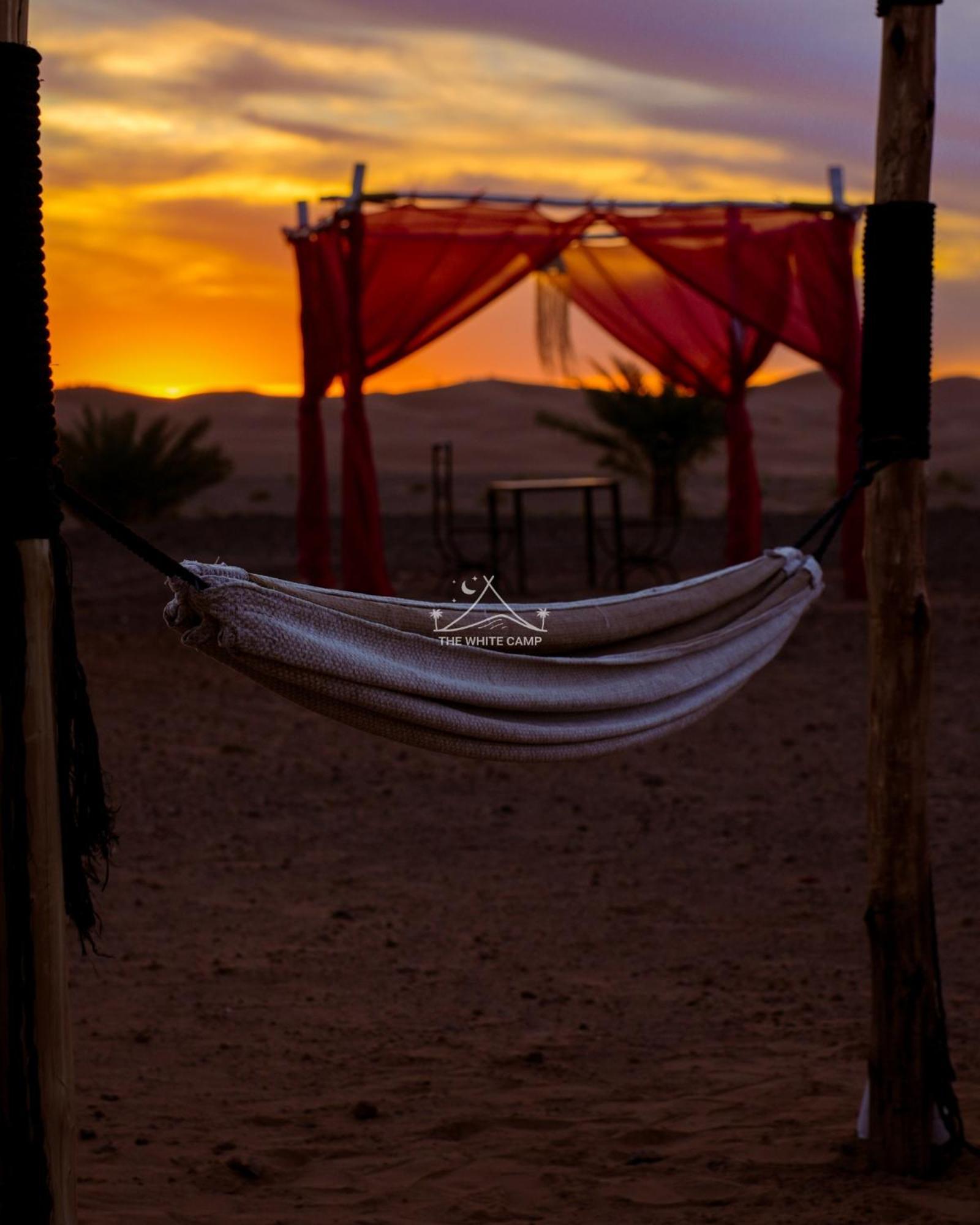 The White Camp - Your Merzouga Luxury Desert Camp & Erg Chebbi Dunes Camel Riding Ngoại thất bức ảnh