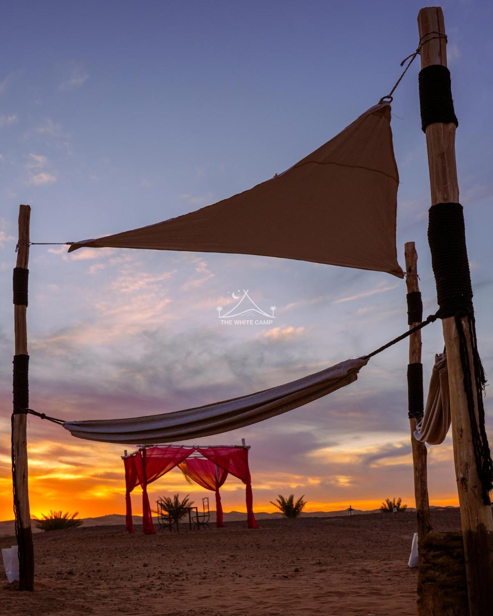 The White Camp - Your Merzouga Luxury Desert Camp & Erg Chebbi Dunes Camel Riding Ngoại thất bức ảnh