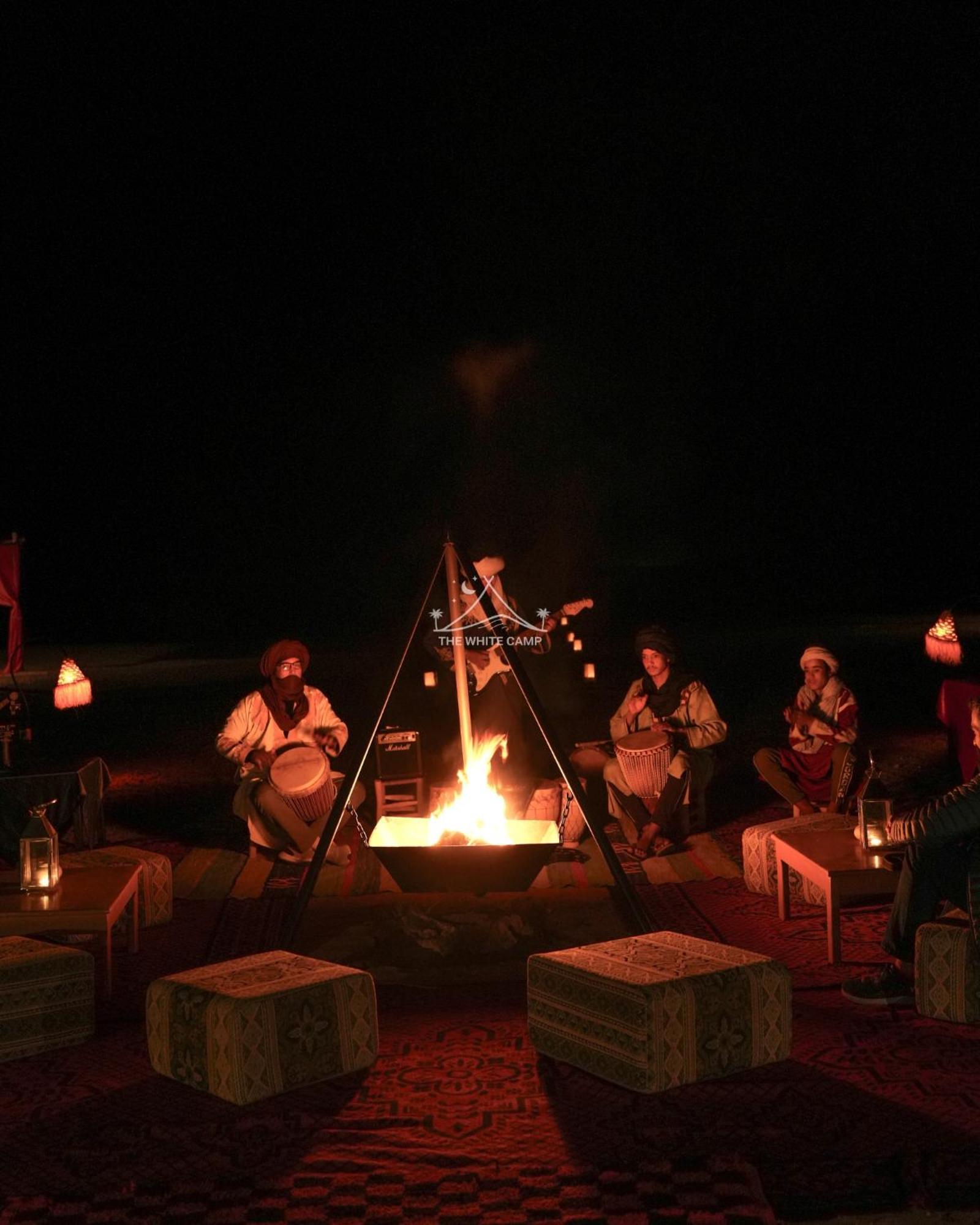 The White Camp - Your Merzouga Luxury Desert Camp & Erg Chebbi Dunes Camel Riding Ngoại thất bức ảnh