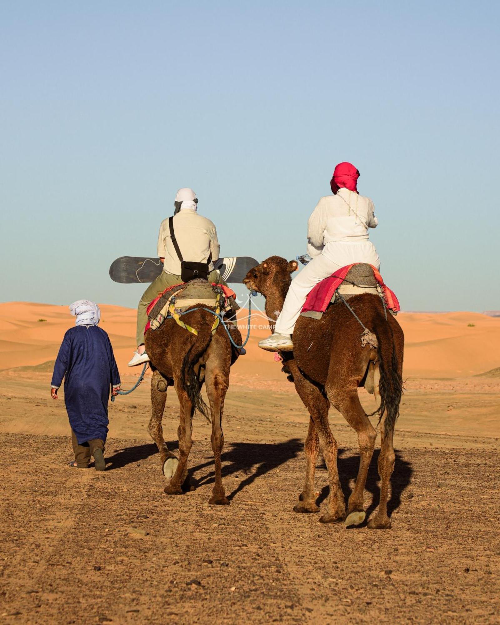 The White Camp - Your Merzouga Luxury Desert Camp & Erg Chebbi Dunes Camel Riding Ngoại thất bức ảnh