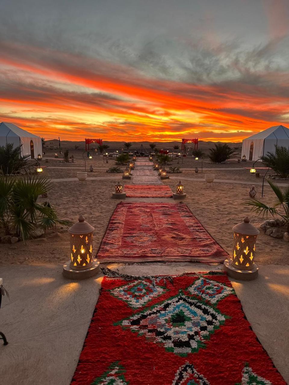 The White Camp - Your Merzouga Luxury Desert Camp & Erg Chebbi Dunes Camel Riding Ngoại thất bức ảnh