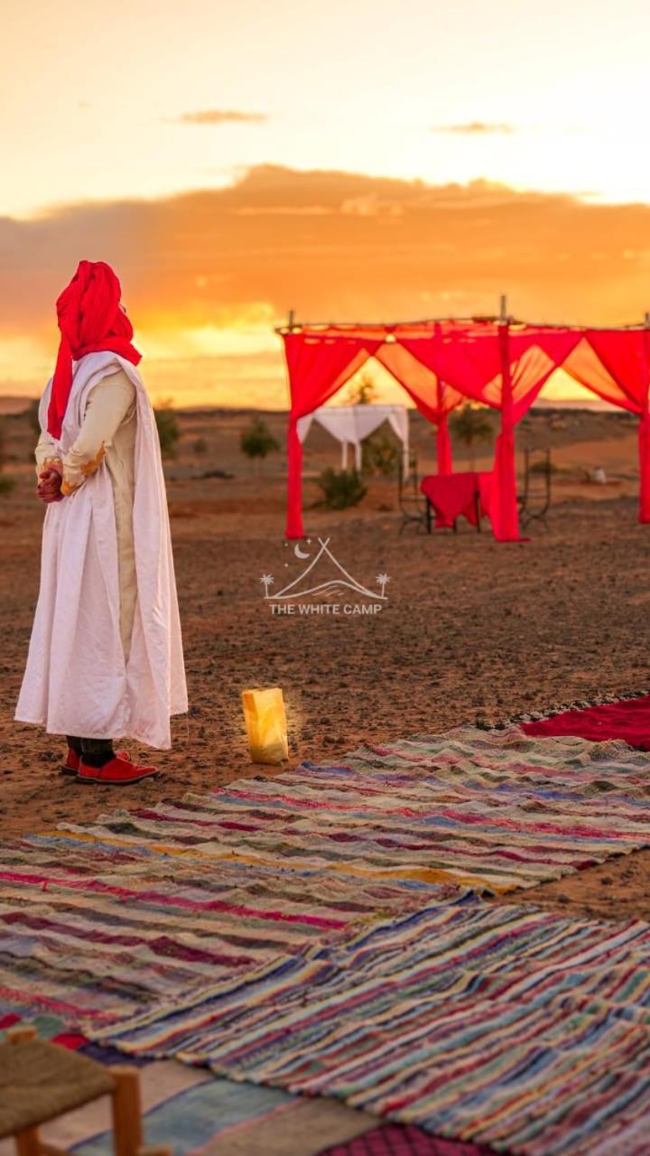 The White Camp - Your Merzouga Luxury Desert Camp & Erg Chebbi Dunes Camel Riding Ngoại thất bức ảnh