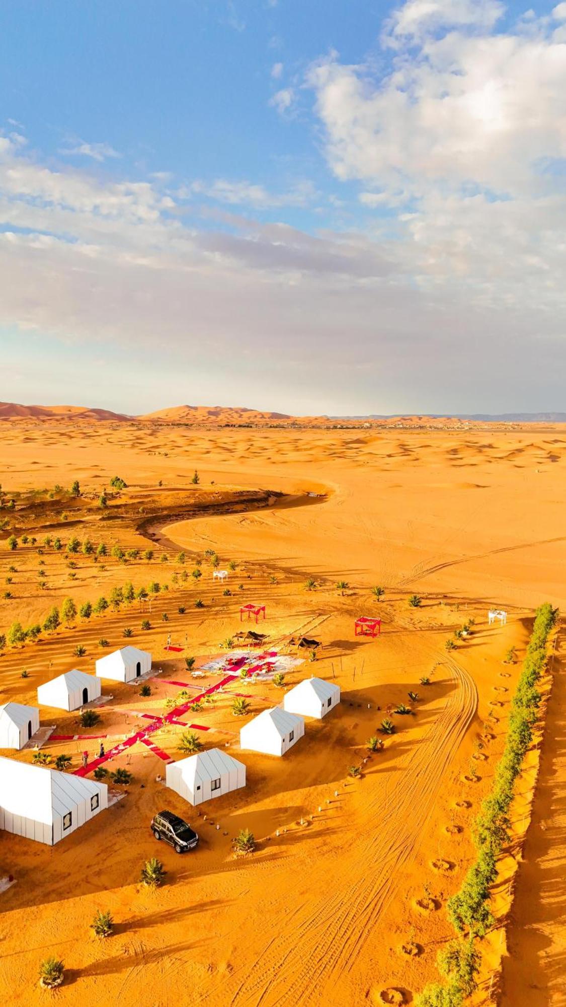 The White Camp - Your Merzouga Luxury Desert Camp & Erg Chebbi Dunes Camel Riding Ngoại thất bức ảnh
